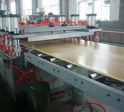 PVC板材生產(chǎn)過程中，石蠟乳液所起的作用